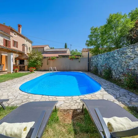 Istra - Four Bedroom With Private Pool Gračišće