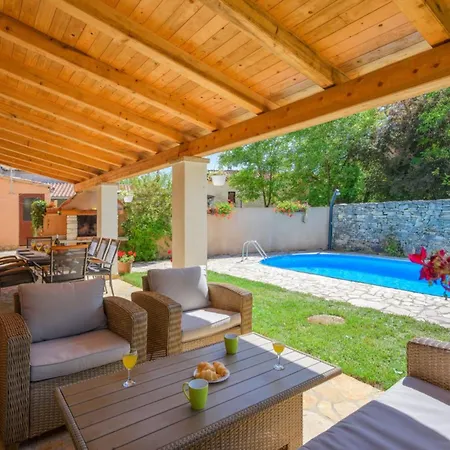 Vila Istra - Four Bedroom With Private Pool Gracisce