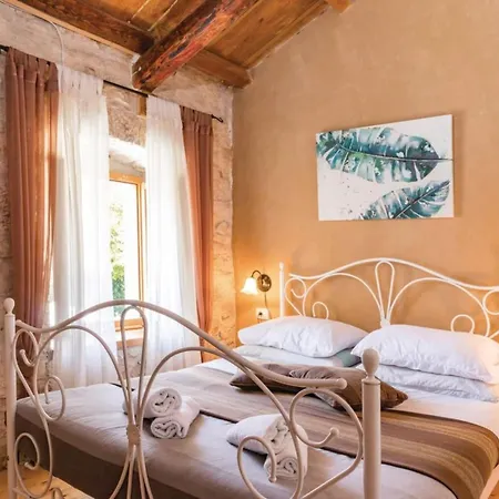 Vila Istra - Four Bedroom With Private Pool *